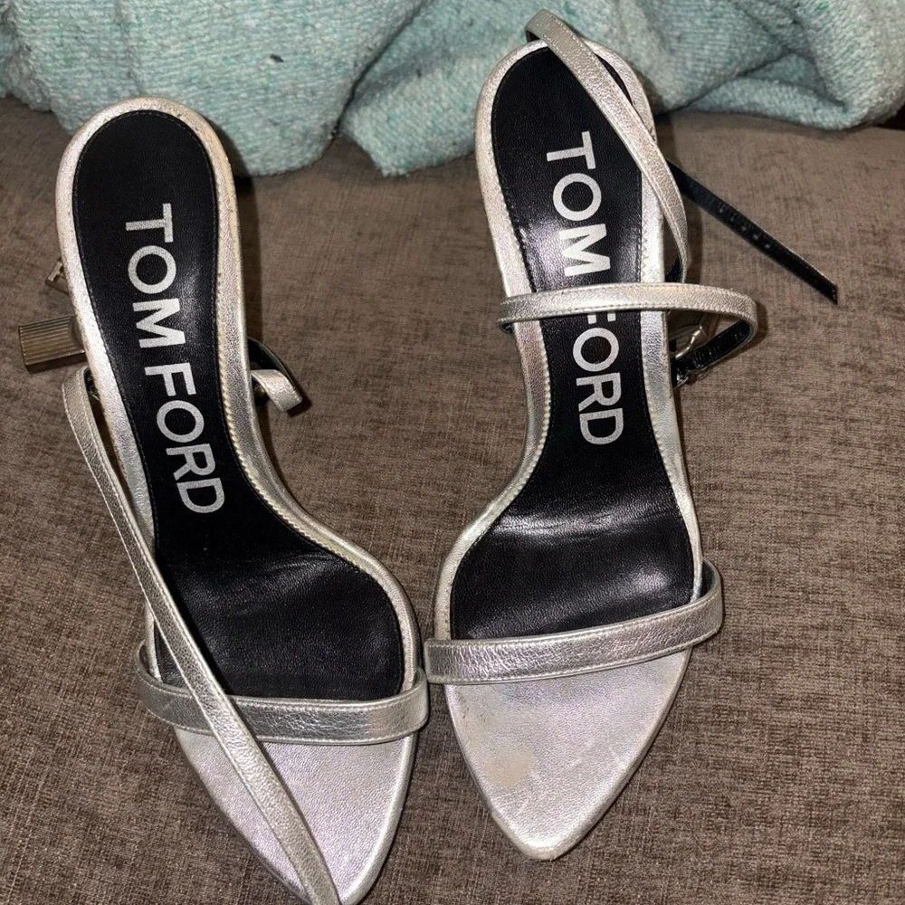 AUTHENTIC TOM FORD METALLIC SILVER PADLOCK HEELS — SIZE 7.5 ✨